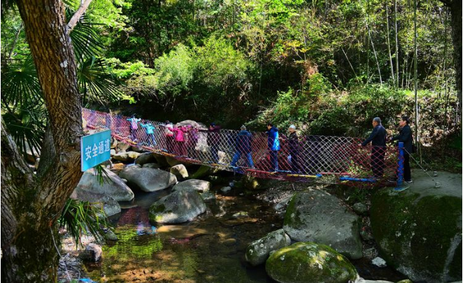 长沙景点：西溪磐石大峡谷