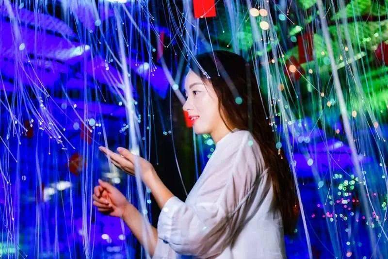 【镜子迷宫】入驻西溪磐石大峡谷啦！赶紧来打卡~ 